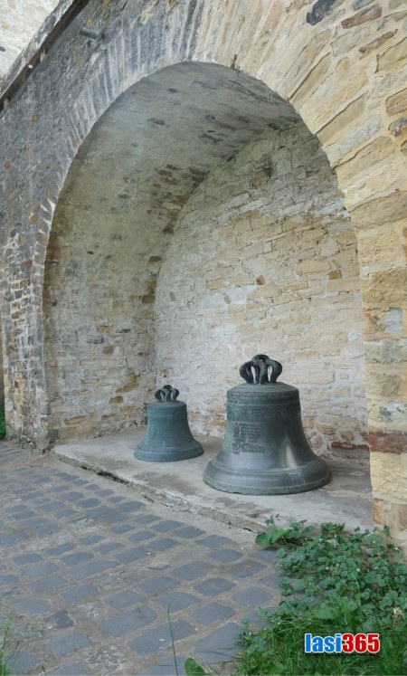 Manastirea Cetatuia din Iasi clopote intrare