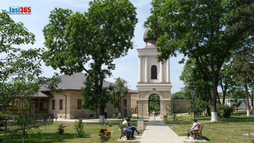 Poarta de intrare in Mănăstirea Frumoasa din Iași