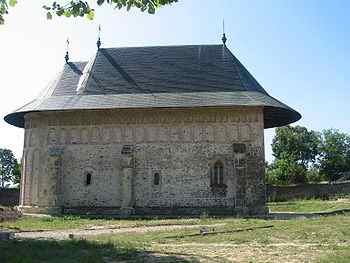 Biserica-manastirii-Dobrovat