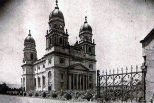 Poza mai veche cu Mitropolia Iasi