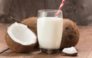 Laptele de cocos: proprietăți, beneficii și contraindicații