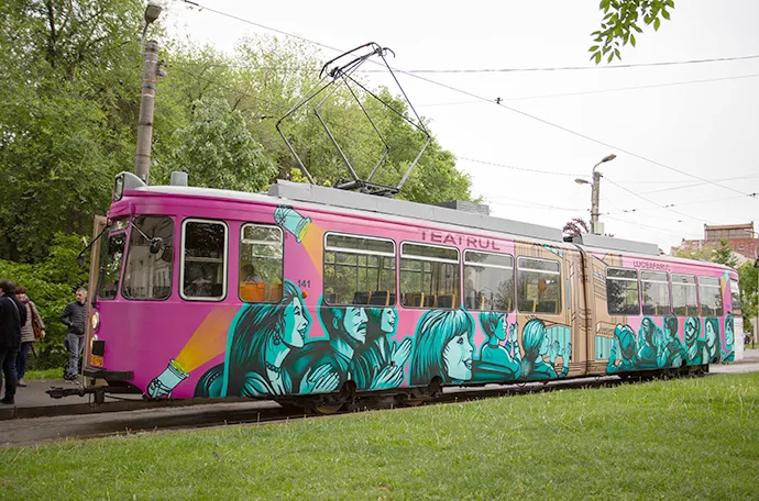 Tramvaiul gândurilor – spectacol de teatru în tramvai