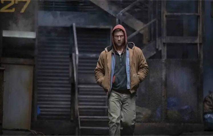 Glen Powell în rolul lui Ben Richards în The Running Man