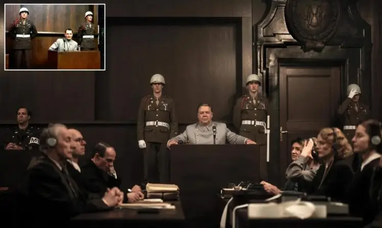 Scenă din filmul Nuremberg cu actorii în sala de tribunal