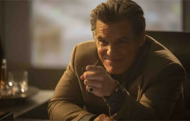 Actorul Glen Powell într-o scenă din thriller-ul sci-fi The Running Man