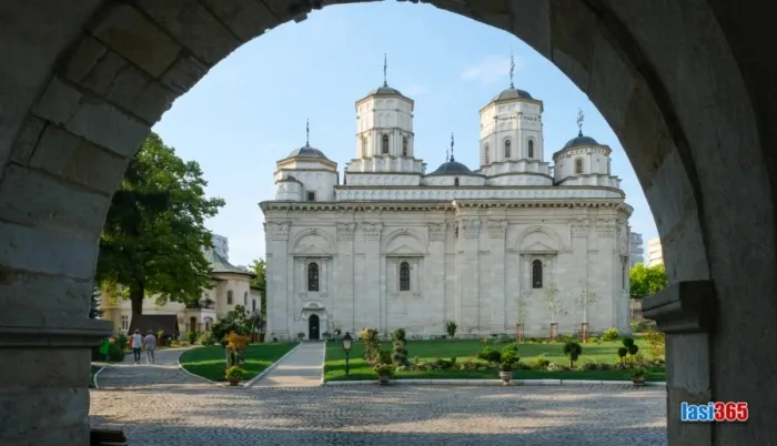 Detalii decorative turle octogonale Manastirea Golia