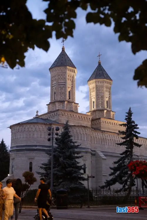 Biserica Mănăstirii Sfinții Trei Ierarhi din Iași vedere exterioară