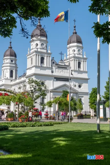 Catedrala Mitropolitana din Iasi primavara friguroasa