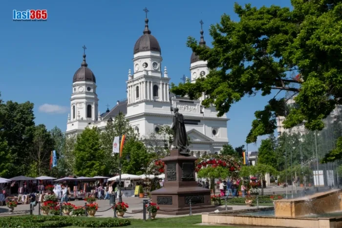 Exterior al Catedralei Mitropolitane din Iași