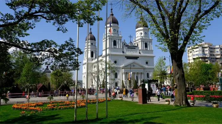 Catedrala Mitropolitană „Sfânta Parascheva" - vedere exterioară