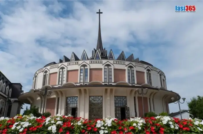 Catedrala romano catolică Sfanta Fecioară Maria Regina din Iași