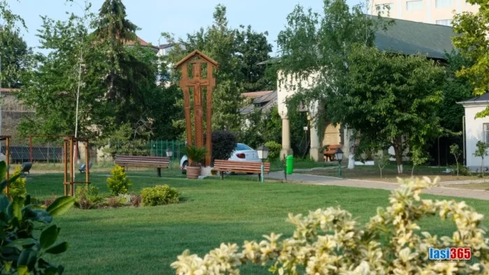 Gradina si curte interioara Manastirea Golia Iasi loc de relaxare