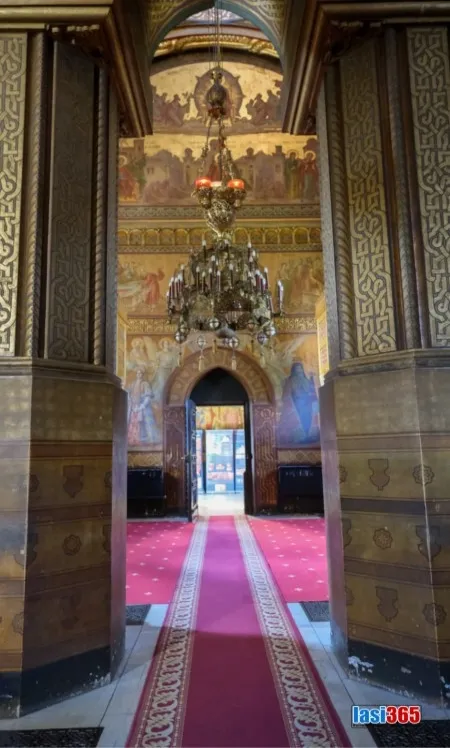 Coloane si bolti interioare arhitectura bizantina Trei Ierarhi