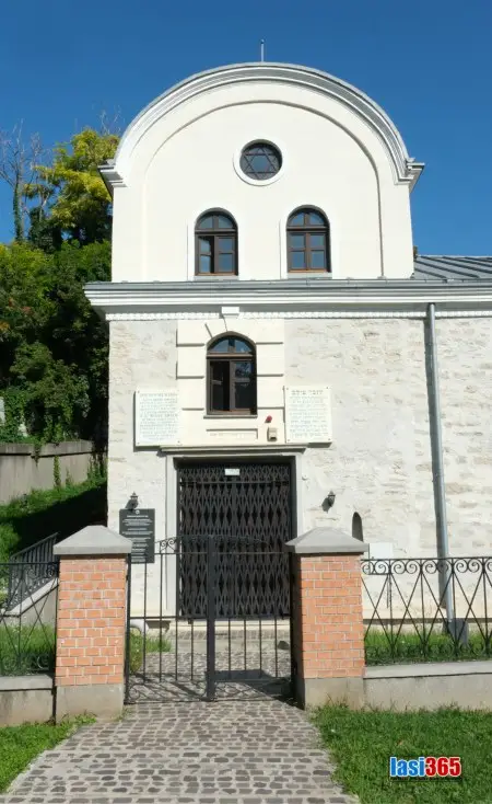 Intrarea principala Sinagoga Mare Iasi detalii baroce