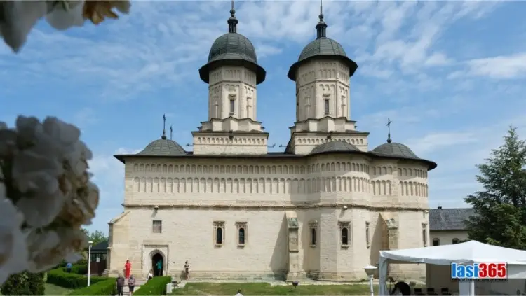 Biserica Manastirea Cetatuia Iasi arhitectura medievala de piatra