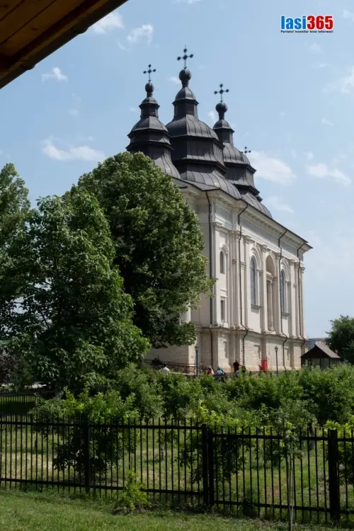 Mănăstirea Frumoasa din Iași vedere exterioară