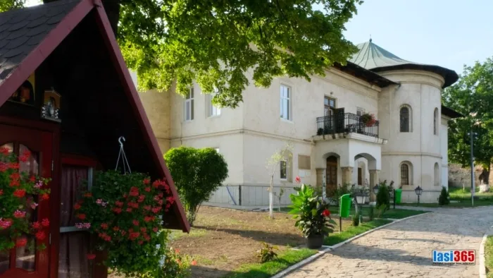 Ziduri fortificate Mănăstirea Golia turnuri de apărare medievale