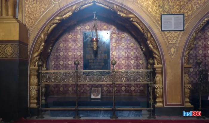 Mormantul domnitorului Alexandru Ioan Cuza Iasi Trei Ierarhi