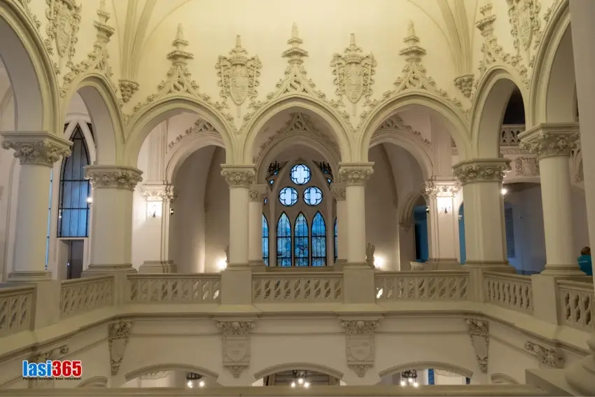 Holul Palatului Culturii Iași - perspectivă arhitecturală completă Vedere panoramică spectaculoasă din holul Palatului Culturii Iași