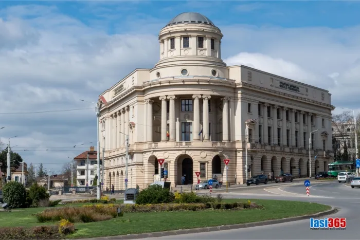 vedere exterioara biblioteca centrala universitara din iasi