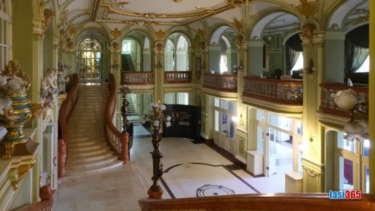 Imagine din interiorul Teatrului National Vasile Alecsandri din Iasi
