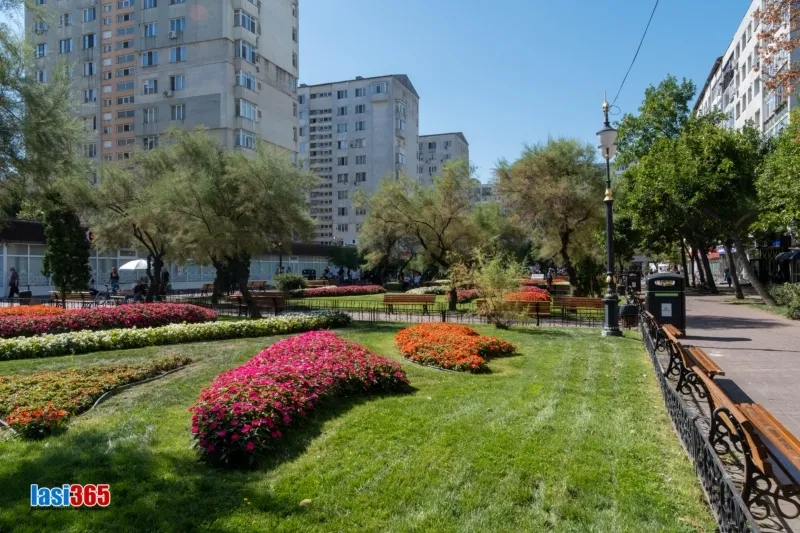 Parcul de pe Esplanada Alexandru cel bun din Iasi