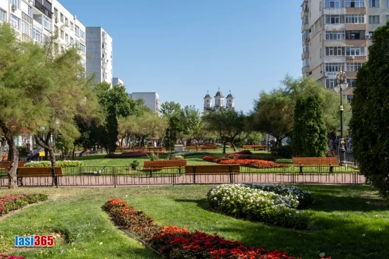 Parcul de pe Esplanada Alexandru cel bun din Iasi 5