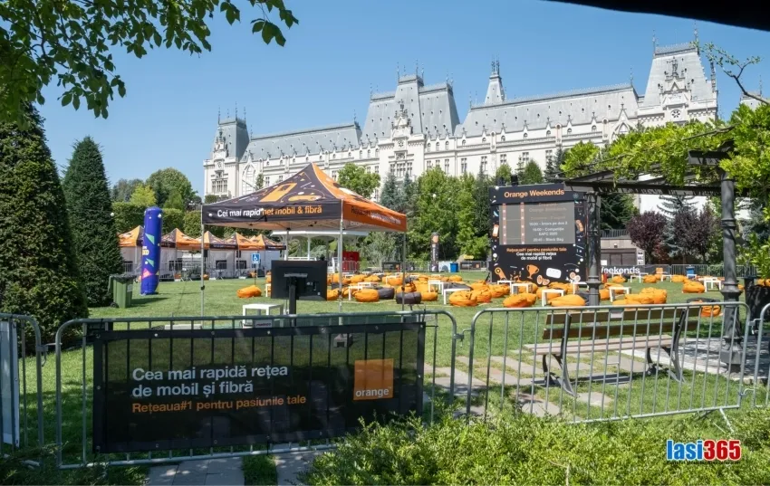 Imagine de ansamblu din parcul Palas al Complexului Palas din Iasi