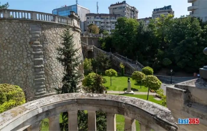 Imagini cu Esplanada Elibeta Sau Rapa Galbena din Iasi 3