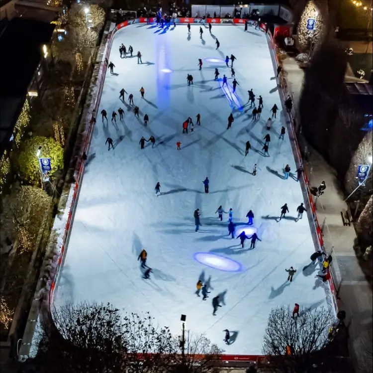 Vedere de sus Patinoar Palas Iași decembrie 2025
