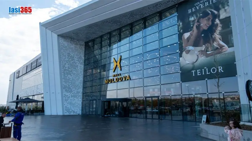 Intrarea principală în Mall Moldova din Iași