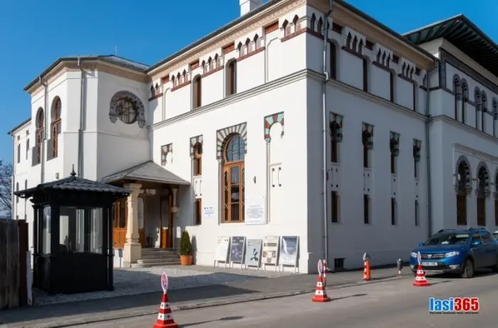 Baia Turcească Iași - fațada principală cu arcade neomaure și decorațiuni orientale