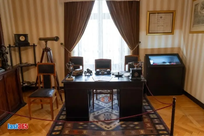 Biroul lui Petru Poni de la Muzeul Memorial "Poni-Cernătescu" din Iași
