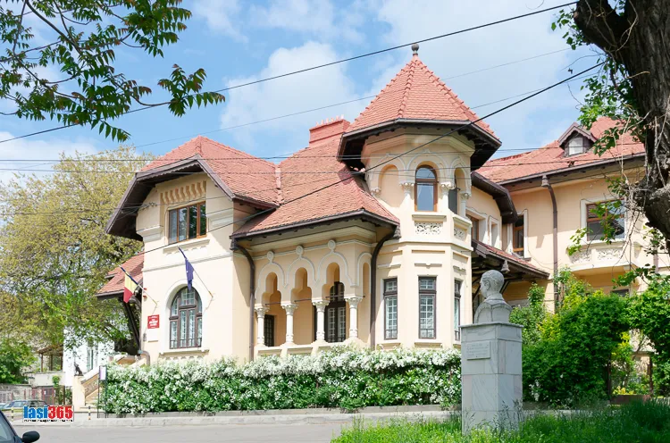 Fațada exterioară a Casei Memoriale Mihai Codreanu pe strada Rece din Iași