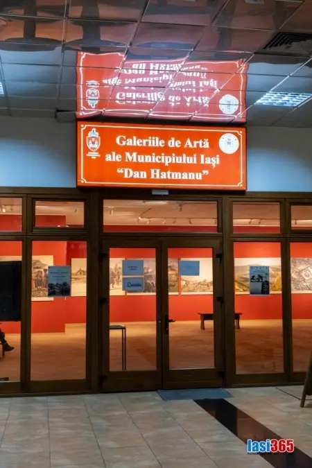 Intrarea Galeriilor de Artă ale Municipiului Iași ‘Dan Hatmanu’ din Pasajul Sfânta Vineri
