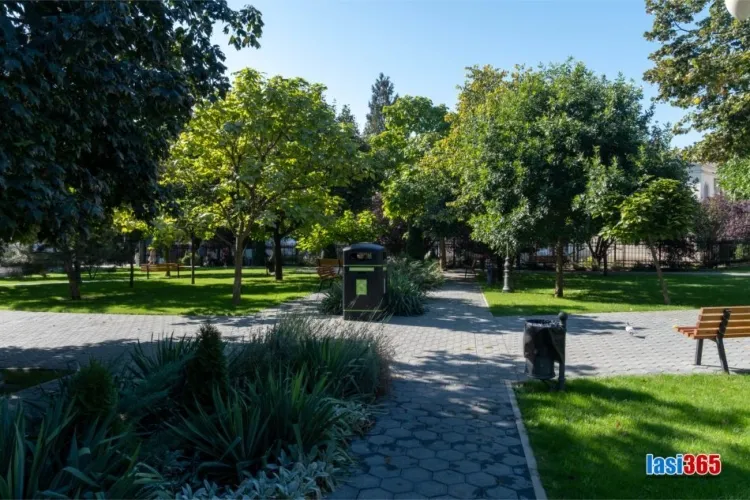 Imagini cu aleile Parcului Mitocul Maicilor din Iasi