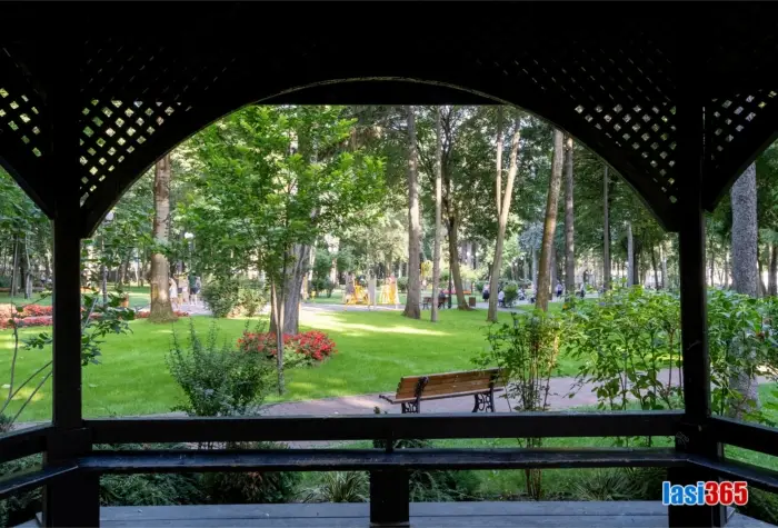 Cedere din interiorul unui foișor din Parcul Expoziției din Iași