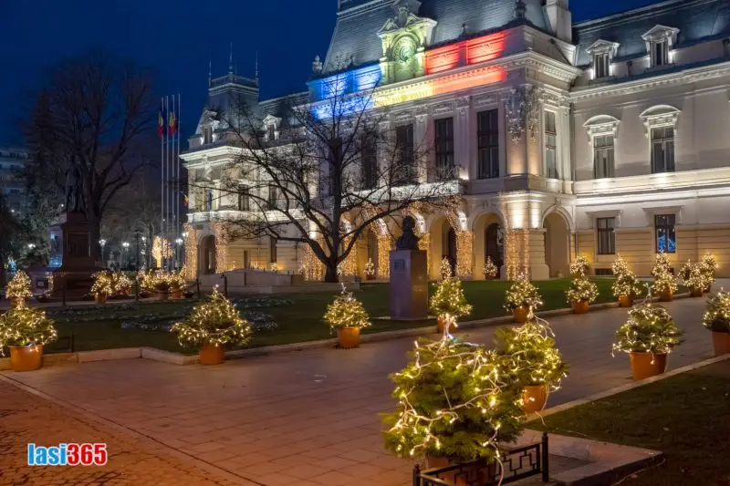 primaria municipiului iasi impodobita de sarbatoare 2025