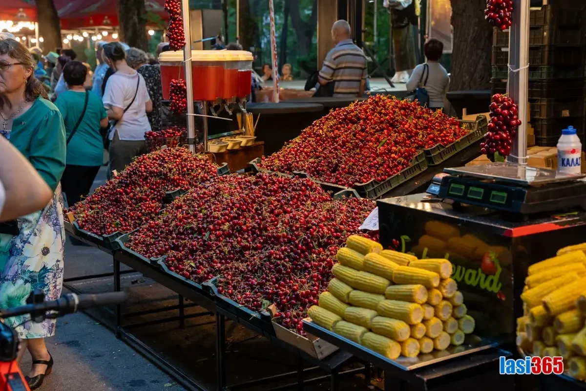 Cirese și porumb fiert la Festivalul Cireselor Iași &ndash; piață tradițională