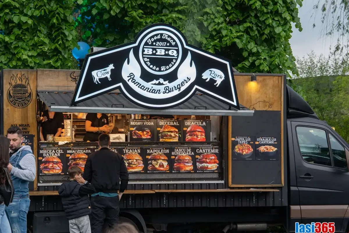 Food truck cu burgeri gourmet la Street Food Festival Iași