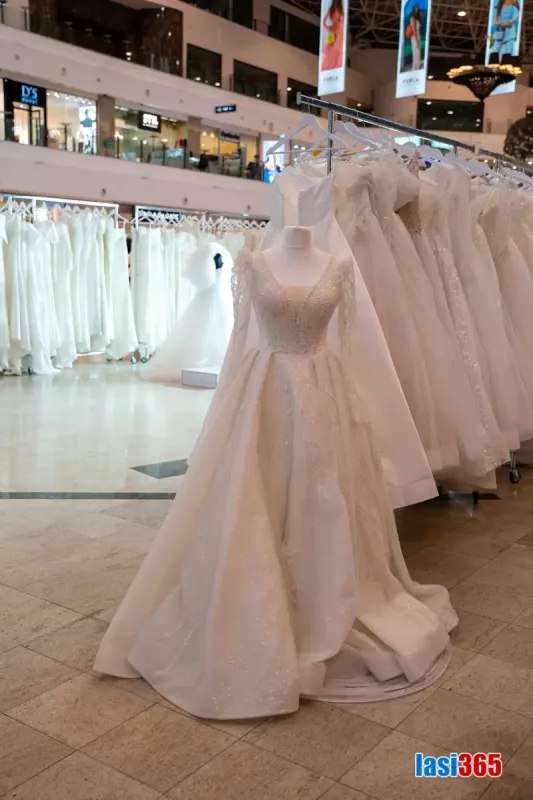 Rochie de mireasă cu broderie &ndash; T&acirc;rg de nunți Palas Mall Iași, mai 2026