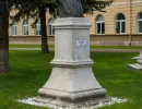Bust &icirc;n curtea Rectoratului Universității de Ştiinţele Vieţii &ldquo;Ion Ionescu de la Brad&rdquo; din Iaşi