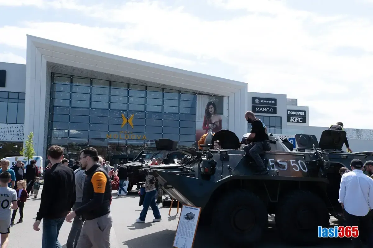 expozitie tehnica militara mall moldova din iasi