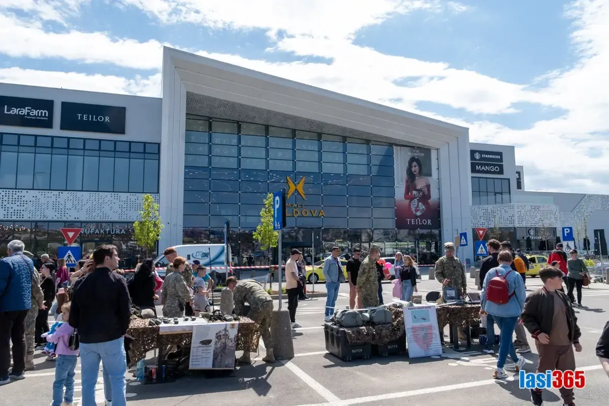 expozitie tehnica militara mall moldova din iasi