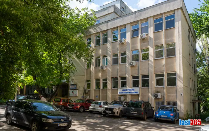 Clădirea Policlinicii CFR de pe Strada Garabet Ibrăileanu nr. 1-3 din Iași unde funcționează cabinetul Dr. Nastasă Mihaela