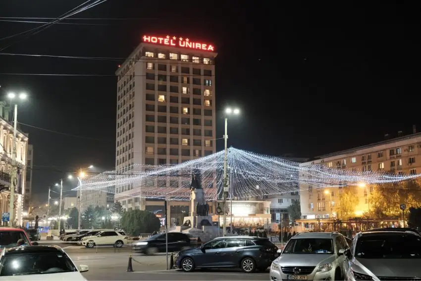 Piața Unirii în timpul sărbătorilor de iarnă sau al Târgului de Crăciun.