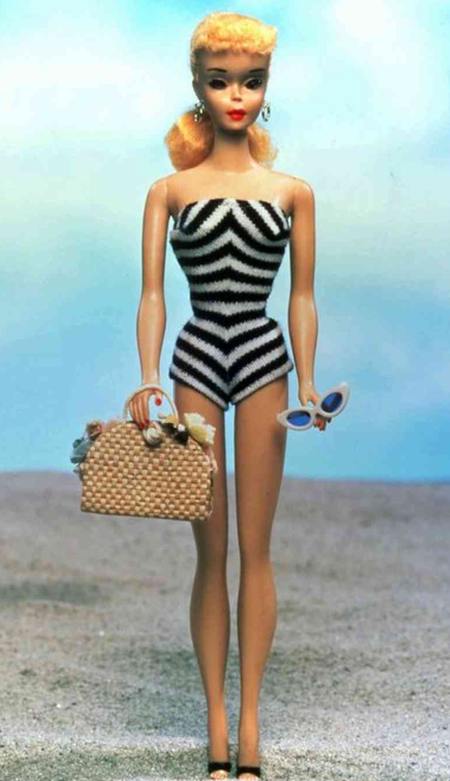 Prima papusa Barbie de pe piata s-a vandut in 350000 de exemplare