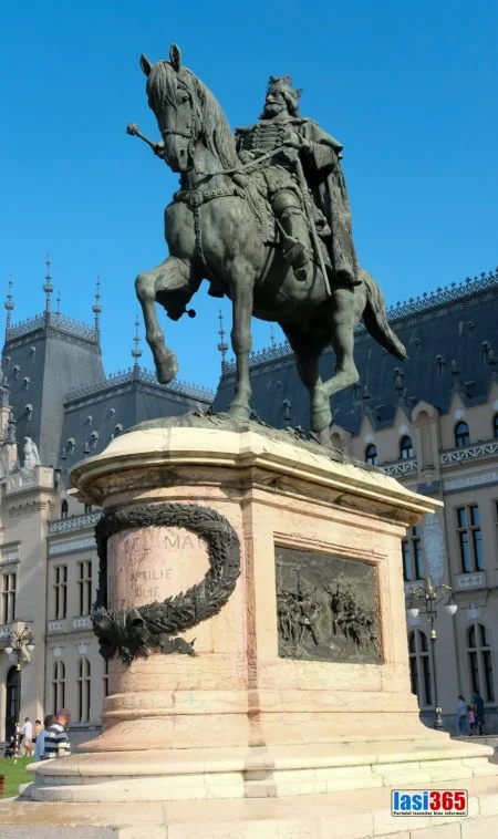 Statuia ecvestra Stefan cel Mare din Iasi