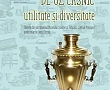Afișul expoziției „Dispozitive de uz casnic – utilitate și diversitate”, organizată la Palatul Culturii din Iași între 4 iulie și 15 noiembrie 2025. În prim-plan, un samovar metalic de epocă, pe fundal albastru deschis cu ilustrații de aparate casnice vechi. Expoziția este organizată de Muzeul Științei și Tehnicii „Ștefan Procopiu” și include obiecte din colecția Doru Fârcuș.