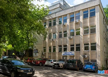 Clădirea Policlinicii CFR de pe Strada Garabet Ibrăileanu nr. 1-3 din Iași unde funcționează cabinetul Dr. Nastasă Mihaela